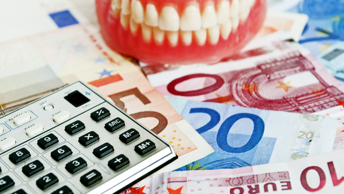 Sinnvolle Tipps, um beim Zahnersatz wirklich Geld zu sparen