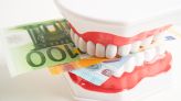 Die Kosten einer Zahnerneuerung können beträchtlich ansteigen.